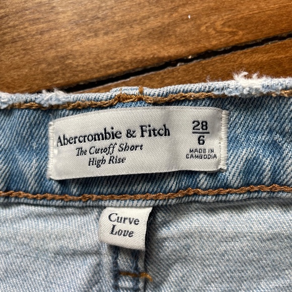 Abercrombie & Fitch Curve Love High Rise Cutoff Short - Picture 3 of 3